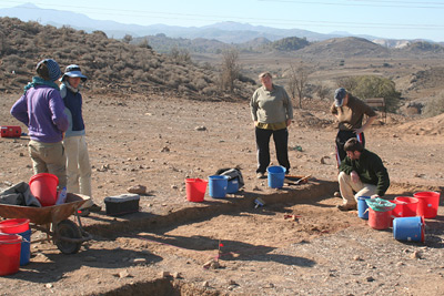 students on dig