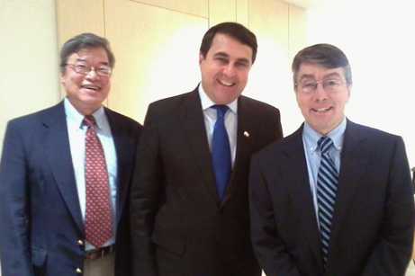 Philip Liu, Timothy DeVoogd, and President Federico Franco