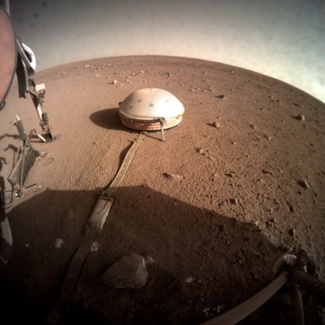 domed wind and thermal shield on Mars