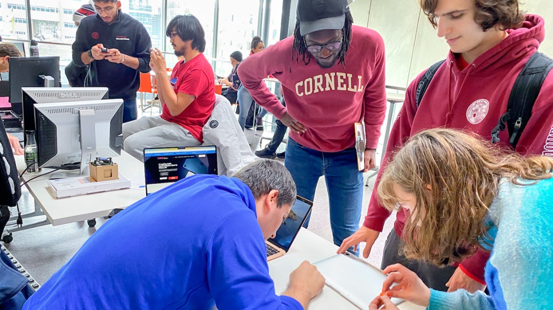 Consultants at the Fall 2023 tech repair fair help visitors fix their malfunctioning devices.
