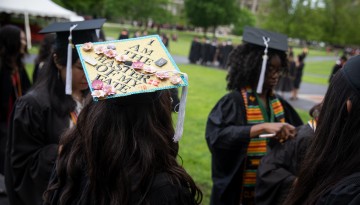 Decorated mortarboard that says, "I am the master of my fate." 