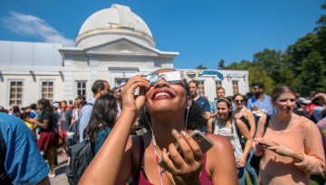 Students check out the 2017 solar eclipse at Fuertes Observatory.