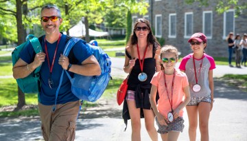 A family arrives on campus for Reunion weekend. 