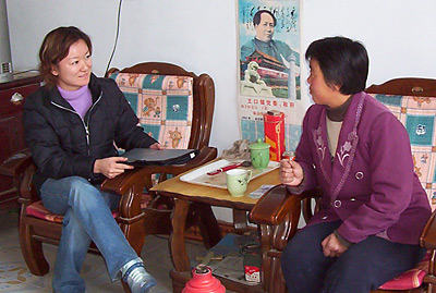 Shenghui Wang, an economist with the Shenghui Wang interviews a Chinese cotton farmer 