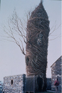 Patrick Dougherty sculpture