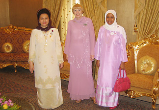 Her Majesty the Raja Permaisuri Agong; Rosemary Caffarella, Cornell; and Mazanah Muhamad, Universiti Putra Malaysia