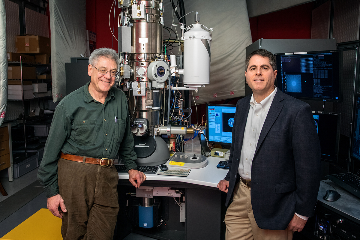 Viewer Profit kuvert New electron microscope sees more than an image | Cornell Chronicle
