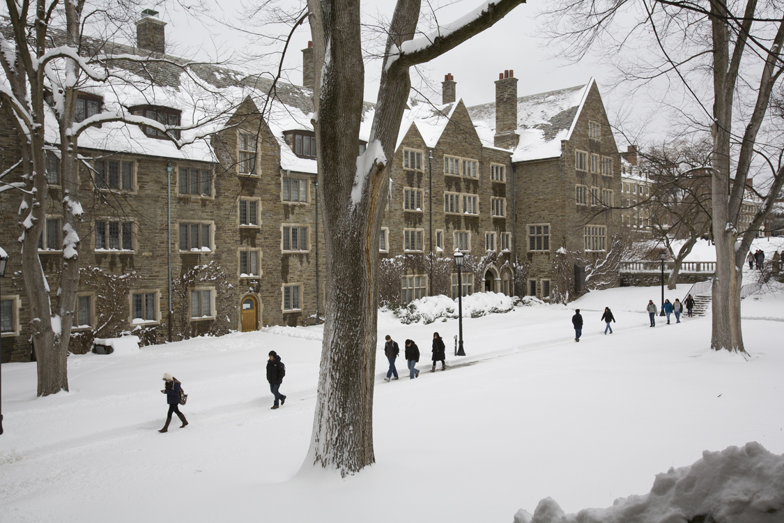 Students outside Balch Hall