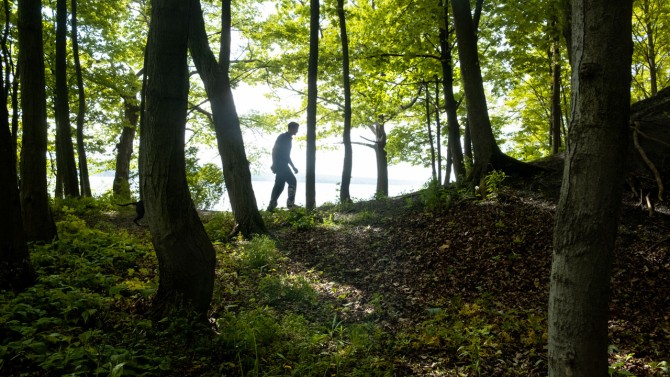 Andy Zepp ’85, M.P.S. ’90, walks along the shore of Cayuga Lake at the Bell Station parcel.