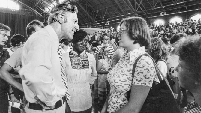 Rhodes talks with students during New Student Convocation in Barton Hall in 1977
