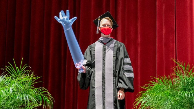 Graduates inflated palpation gloves