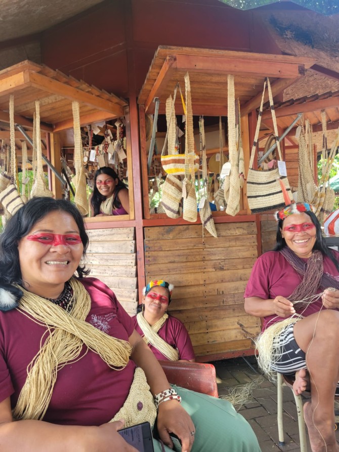Waorani women in the Asociación de Okienani Waorani de Orellana