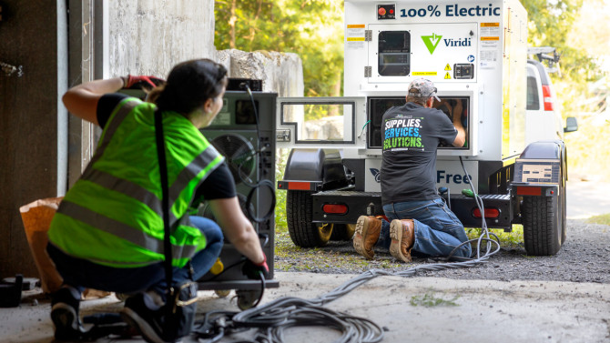 The mobile battery system was brought to campus through a collaboration with Cornell partners, the New York Power Authority, energy storage company Viridi and the Electric Power Research Institute.