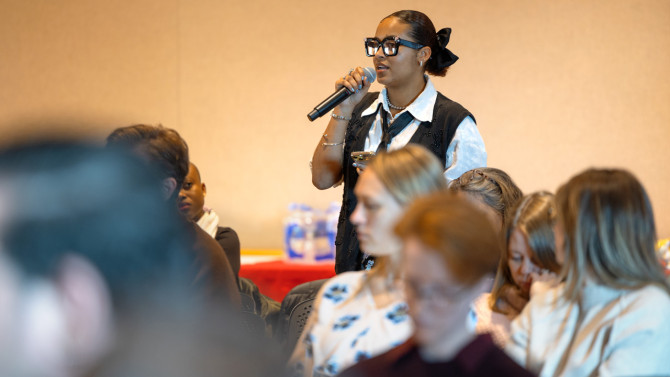 Graduate Student Life Coordinator Victoria Bell asks President Kotlikoff a question.