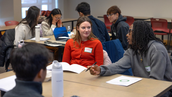 As part of the new course, students broke out into small groups to discuss big questions relating to law, health, technology and business.