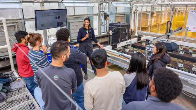 Noor AlBader presenting the imaging system