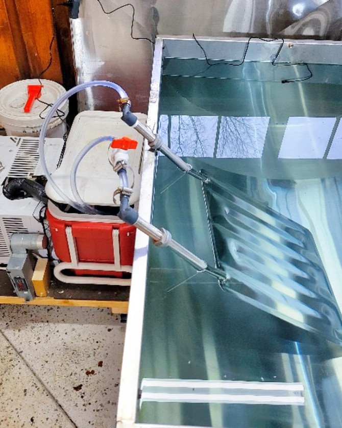 The low-cost, do-it-yourself sap chiller pumps cold glycol through a chilling plate in a small tank.