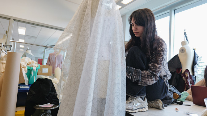 Sinéad Nagubadi ’29 works in the studio on her CFC design. This year’s level 1 designers were challenged to create a monochromatic look in grayscale.