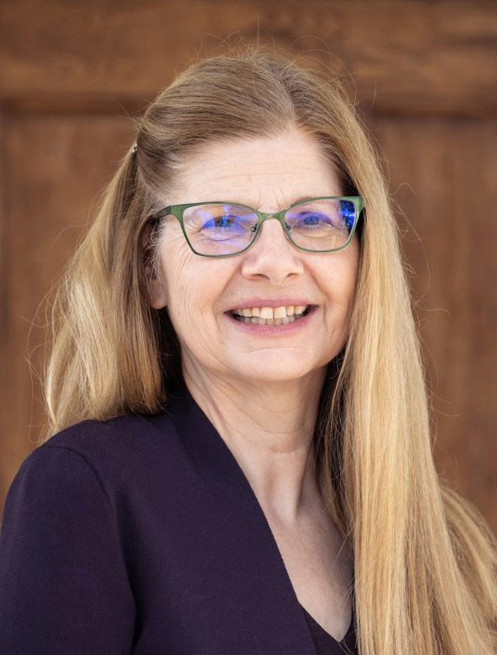 Headshot of speaker Susan Singer (woman with long blond hair and blue glasses), next to image of three engaged female students working collaboratively around a laptop.