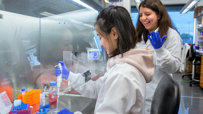 Yiwei Yan ’25 (left) researched breast cancer cell growth as an undergraduate working in a biomedical engineering lab.