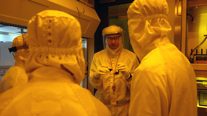 Thomas Pennell, CNF’s Workforce Development Program Manager and ATLAS lead instructor, demonstrates CNF cleanroom technology to a group of students from the TST-BOCES New Visions Engineering Program.