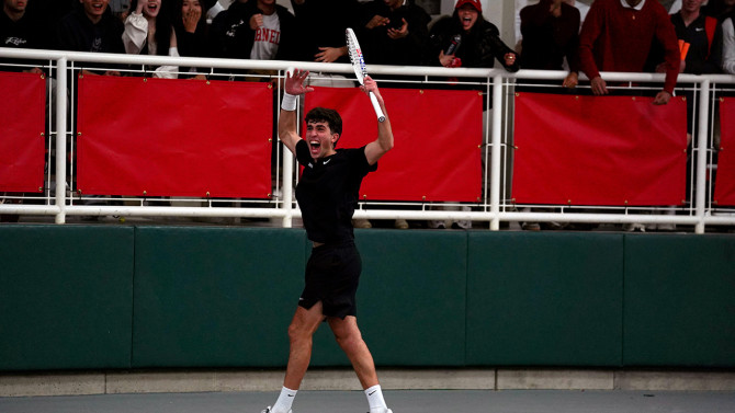 Fernandes celebrates winning a point.
