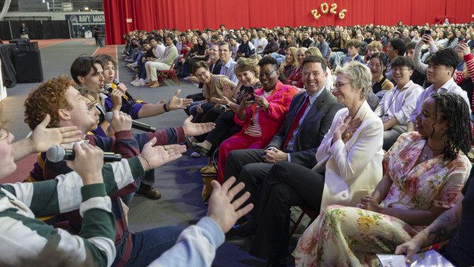 Members of the a cappella group The Hangovers serenade Jane Lynch, MFA '84, to