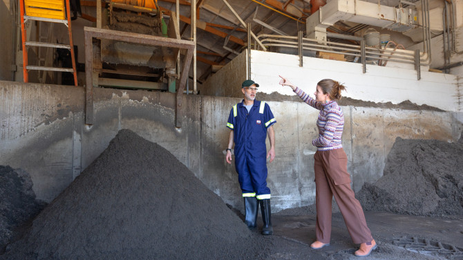 Daryl Nydam (left), professor in the College of Veterinary Medicine, discusses potential uses of the biodigester with Lauren Ray (right), senior extension associate and agricultural sustainability and energy engineer for PRO-DAIRY, at CVM's Teaching Dairy.