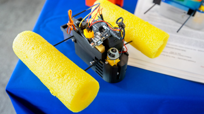 Snail-inspired robot