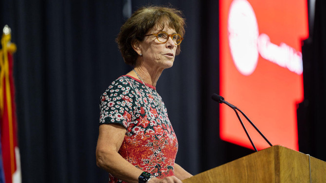 Cornell Board of Trustees Chair Anne Meinig Small ’87 delivers remarks before Kotlikoff.