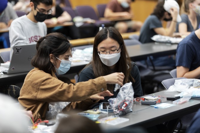 Students in MAE 3780 open their circuit kits