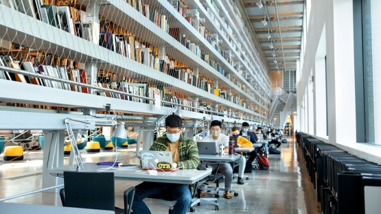 Mui Ho Fine Arts Library is filled with students.