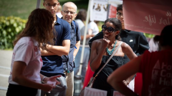 New students and families at the Ho Plaza Welcome Festival. 