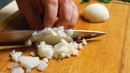 'Mist opportunity' reveals how onions make cooks cry