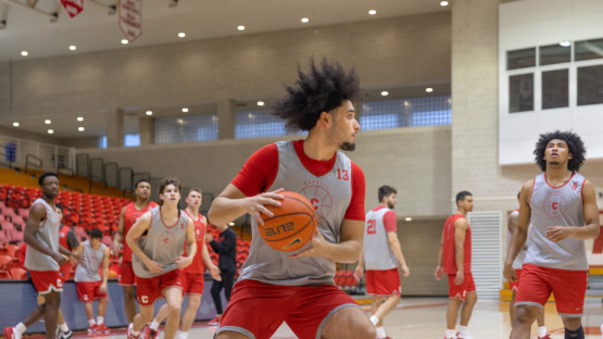 Men’s basketball team practices in Bartels Hall.