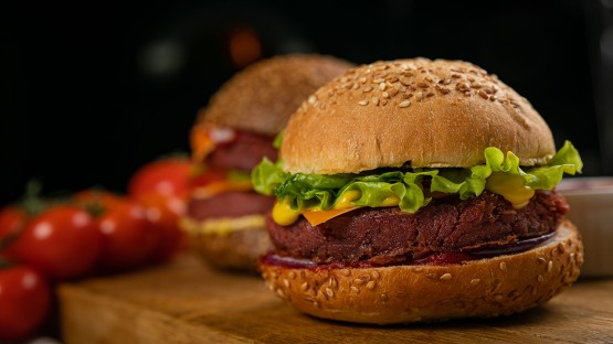 https://news.cornell.edu/sites/default/files/styles/story_thumbnail_lg/public/istock-1298118477-plant-based-meat-1280x720_0.jpg?itok=-rG9LJJX