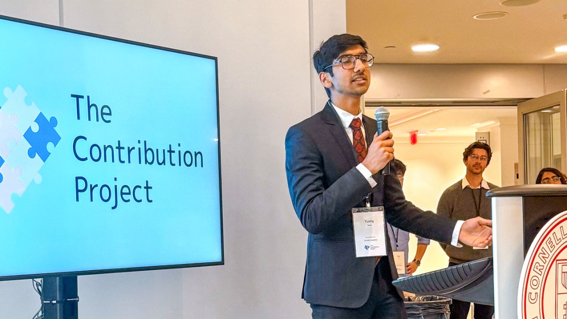 Yuvraj Sarda ’27 (Arts and Sciences) describes his contribution, Oasis, a website that aggregates ideas that people have for new ideas that others can pursue.