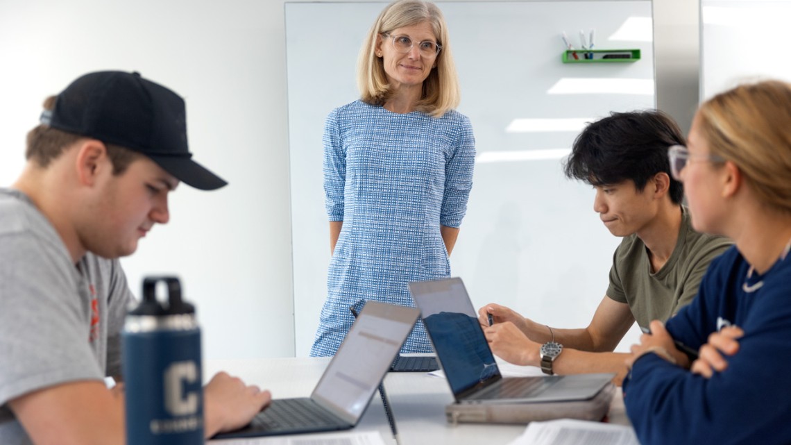 Dr. Laura Barré ’91, assistant clinical professor of nutritional science in the College of Human Ecology, facilitates a case study exercise with students in her NS 4410 - Nutrition and Disease class.