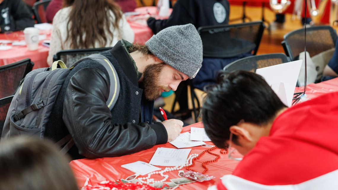 Students write thank you notes to donors on Giving Day 2026.