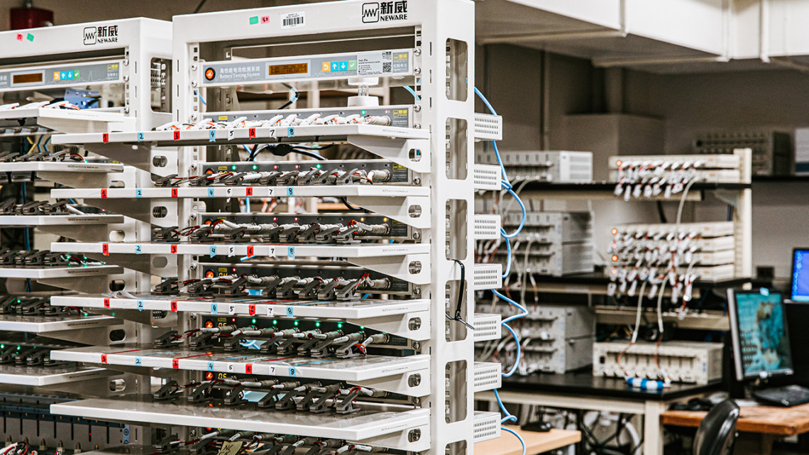 Real-time view inside batteries leads to faster, cheaper battery ...