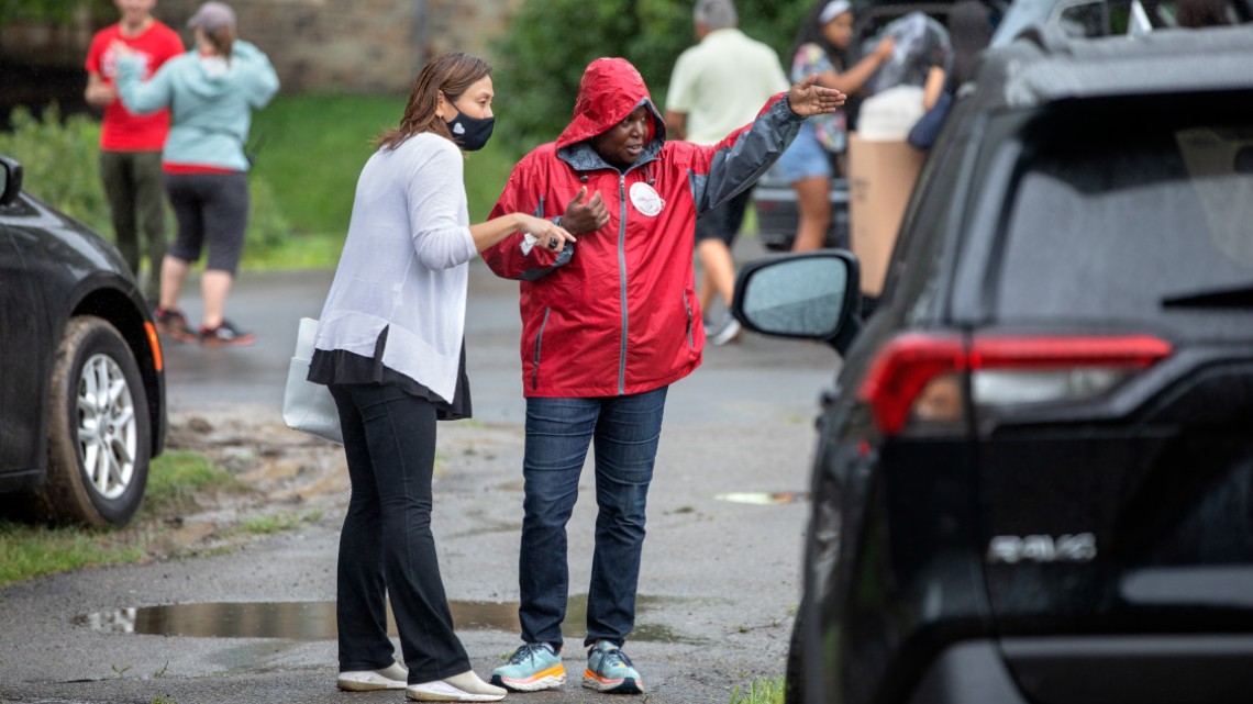 Cornell employee giving directions to parent during move-in