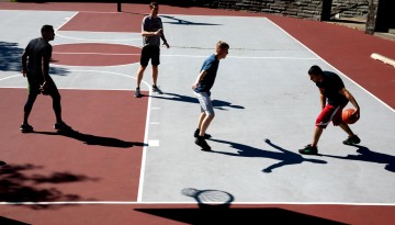 Students play afternoon basketball on West Campus
