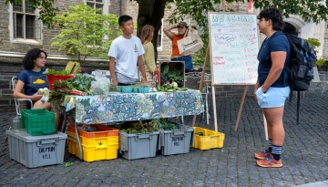 Members of the Dilmun Hill Student Farm sell produce on Ho Plaza.