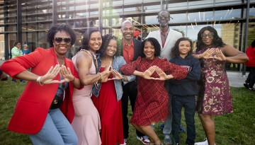 Reunion 2024 attendees pose for a photo