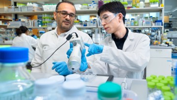 Alireza Abbaspourrad, left, the Yongkeun Joh Associate Professor of Food Chemistry and Ingredient Technology, and Qike Li work in Abbaspourrad’s lab in Stocking Hall.