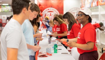 Students check-in with volunteers. 