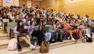 Students attend their first day of domestic animal biology class in Morrison Hall.