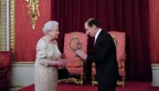 Queen bestows engineering prize on Robert Langer '70